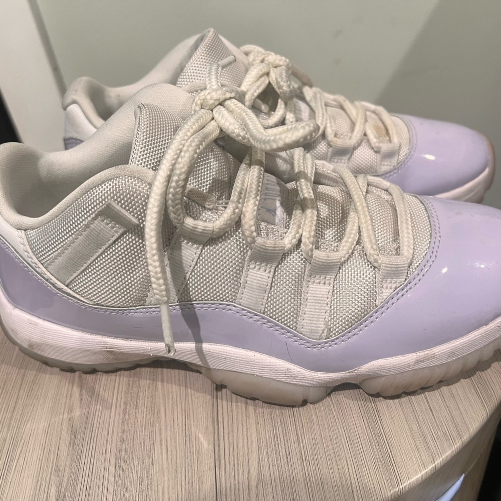 Jordan Women's Athletic Shoes - White and Light Purple
Retro 11
